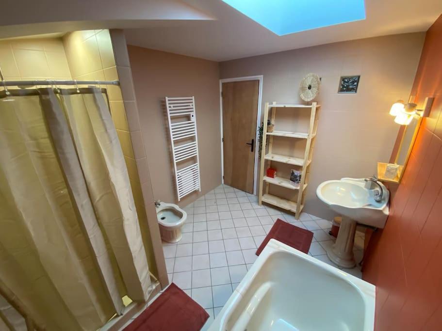 Chai Nous ! Maison Renovee Sur Un Domaine Viticole Proche De Saint Emilion ガルドガン＝エ＝トゥルティラック エクステリア 写真